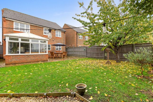 14 Castlefields, Aylesbury photo 2