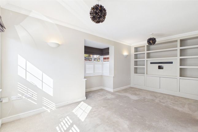 8, Cedar Gardens, Woking photo 2