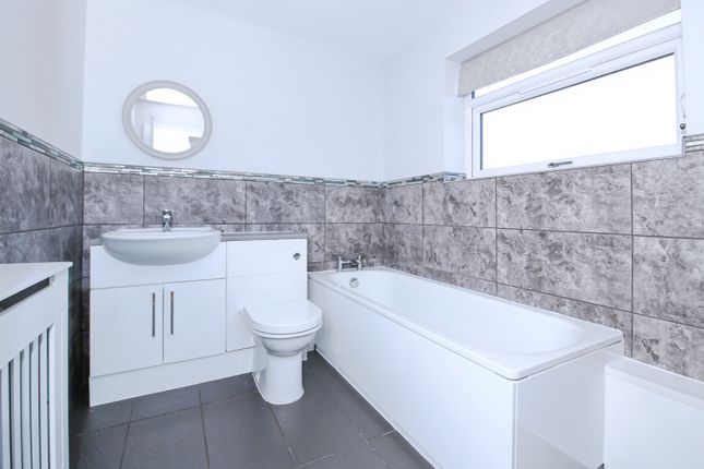 15, Goodacre, Peterborough photo 3