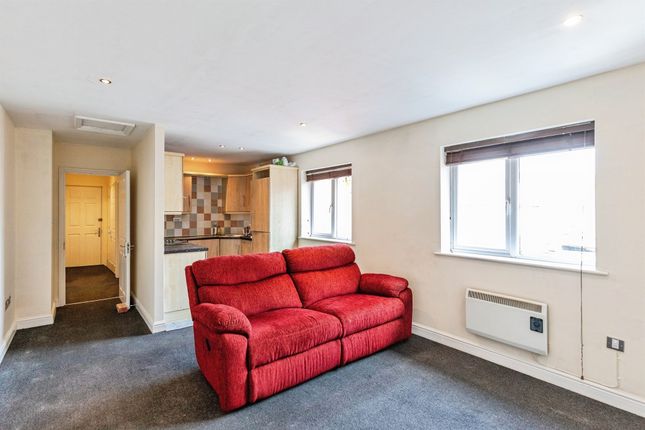 Flat 5, Lahnstein Court, Kettering photo 4