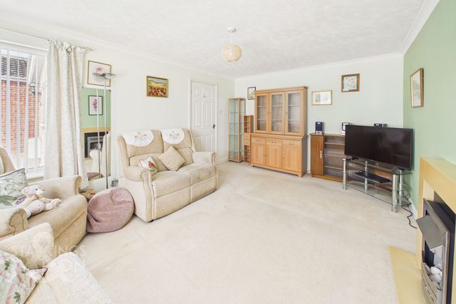18 Cawstons Meadow, Norwich photo 4