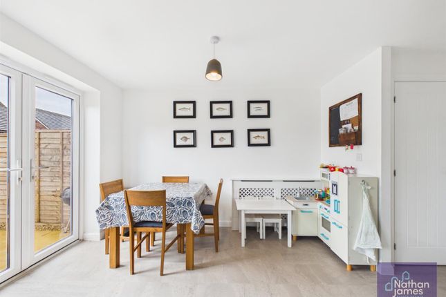 6, Clos Dyfrig, Caldicot photo 4