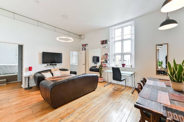 Flat to rent in Myatts Field, Camberwell, London