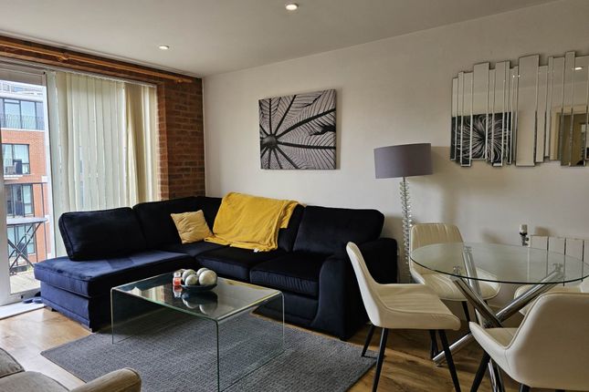 Flat to rent in Warehouse Court, Woolwich, London