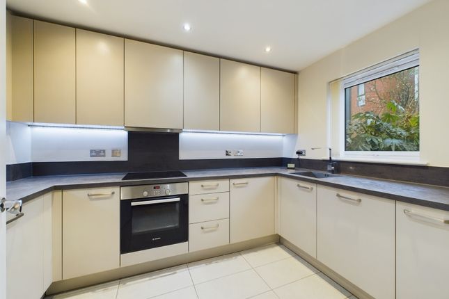 25, Woolhampton Way, Reading photo 2