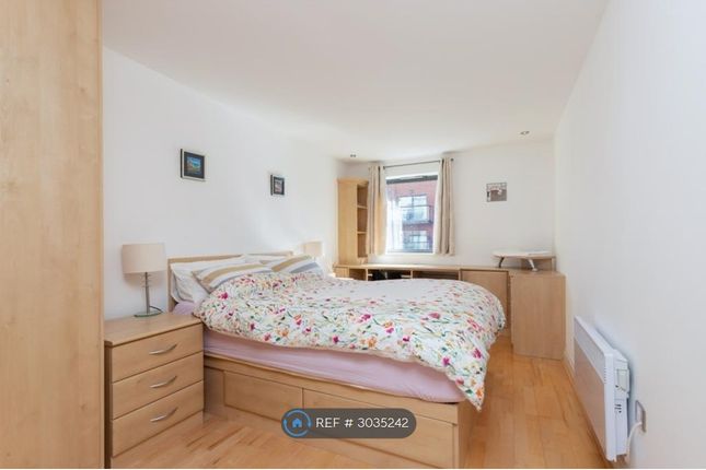 Flat, Dolben Court Montaigne Close, London photo 5