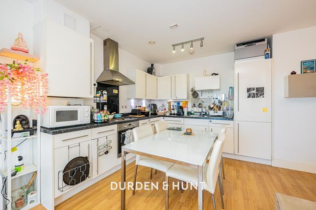 Flat 42, Catkin House, Romford photo 4