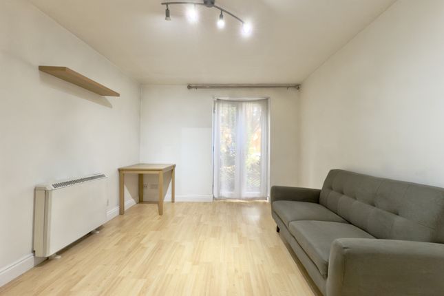 47, Southerngate Way, New Cross photo 3