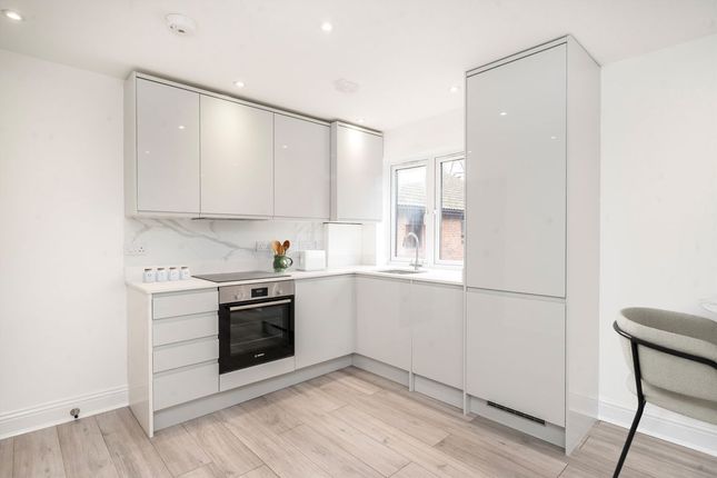 34, Claremont Grove, London photo 4