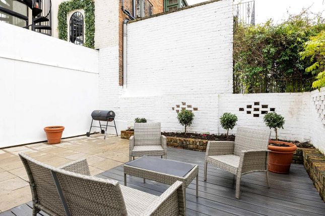 Flat for sale in Willoughby Road, London