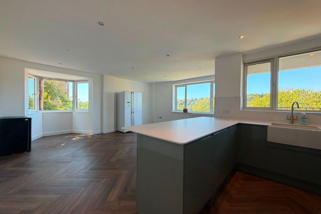 19 Highdown Court, Brighton photo 3