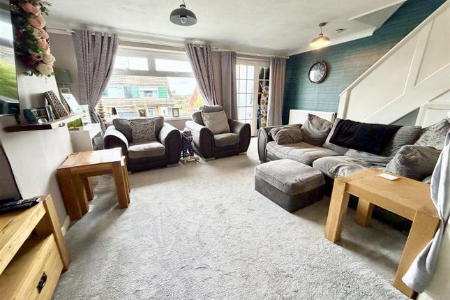 52, Severn Drive, Leeds photo 3
