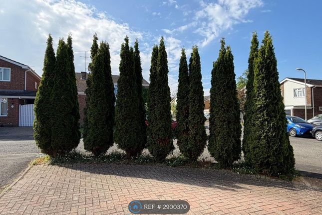 Welby Crescent, Winnersh, Wokingham photo 3