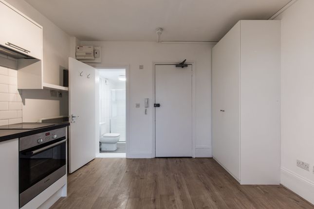 Flat 6 121 Uxbridge Road, London photo 4
