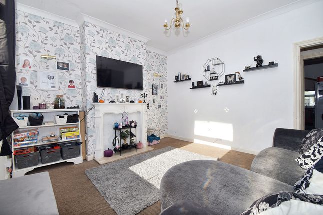 37 Lowgates, Chesterfield photo 2
