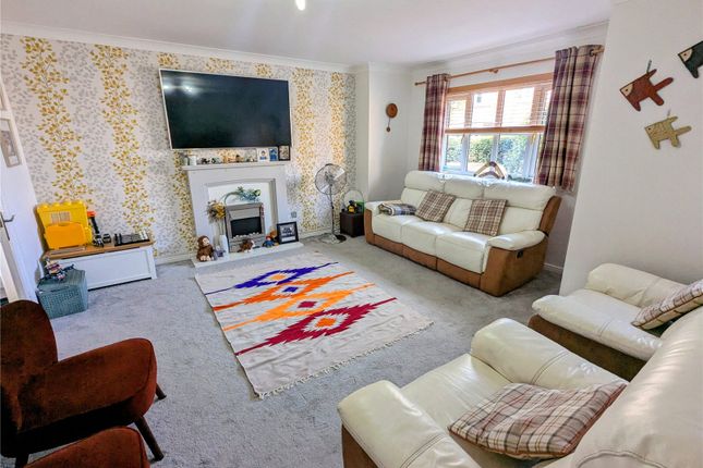 28, Masterson Grove, Ipswich photo 2