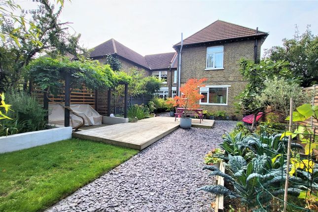55b Mitcham Park, Mitcham photo 3