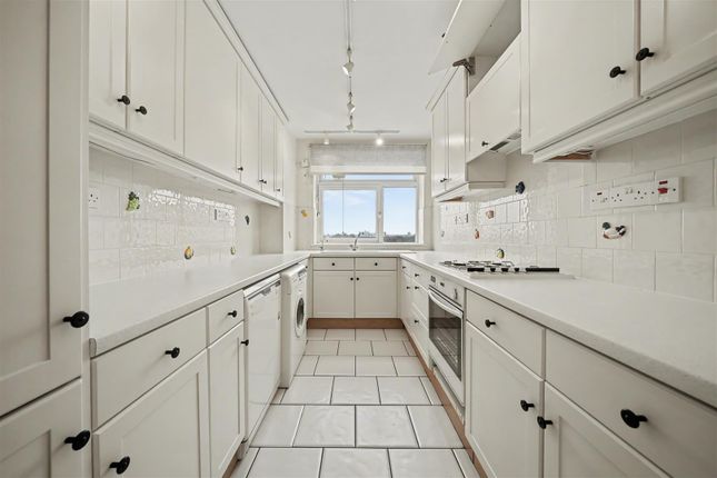 Flat 70, Sheringham, St. Johns Wood Park, London photo 3