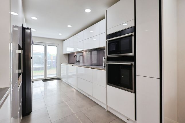 34, Webb Close, Letchworth Garden City photo 4
