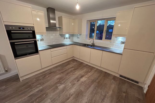 11, WELLINGBOROUGH photo 2