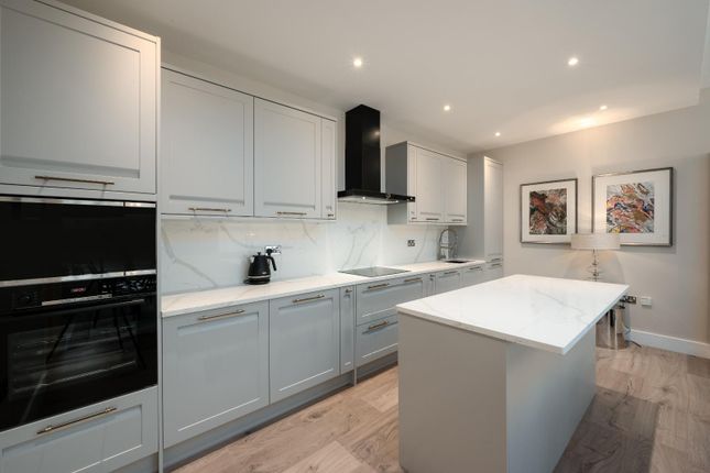 Thumbnail Flat to rent in Wallis House, Great West Road, London