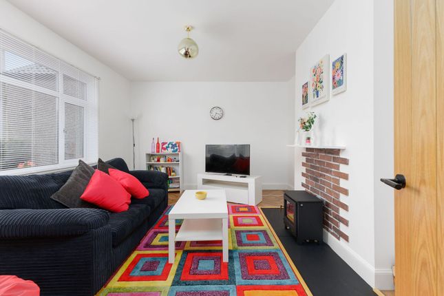 82 Dunfermline Road, Cowdenbeath photo 4