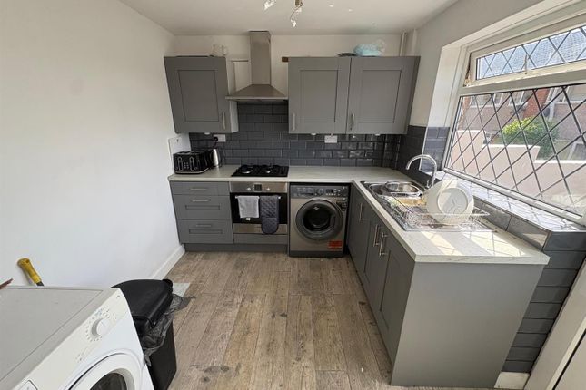 74, Groves Hall Road, Dewsbury photo 4