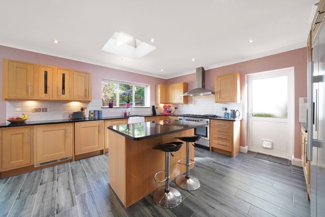 3 The Glen, Pinner, Greater London photo 3