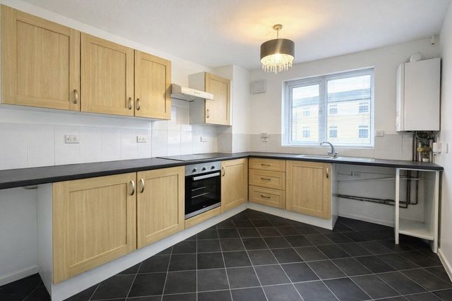 16, Madison Court, Fareham photo 2