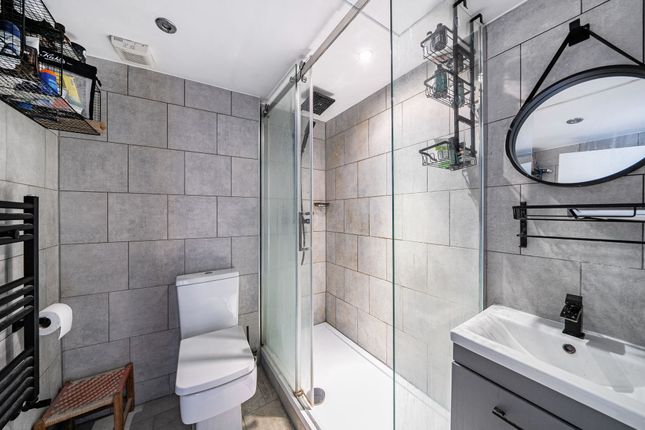 Flat D, 1 Marlborough Road, London photo 4