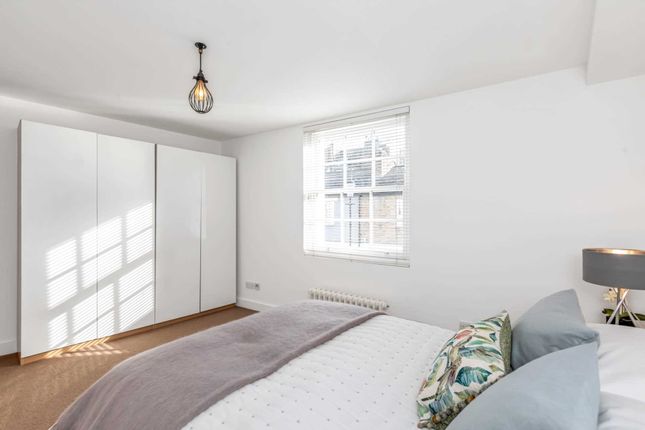 Mews house to rent in Kinnerton Place North, Knightsbridge Sw1