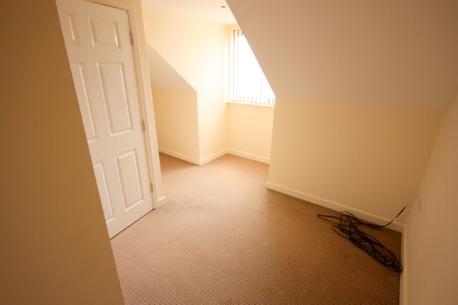 Flat to rent in Woodlands Park, Great North Road, Leeds, West Yorkshire