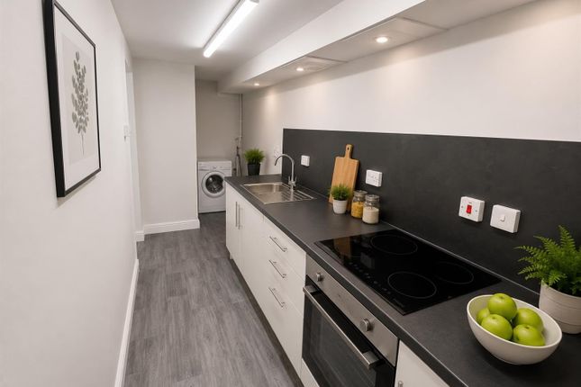 Room 5, 8, Charles Street, Elland photo 3