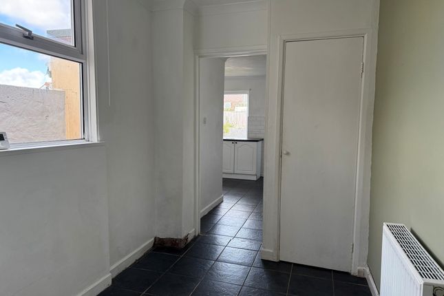 52 College Street, Camborne photo 3