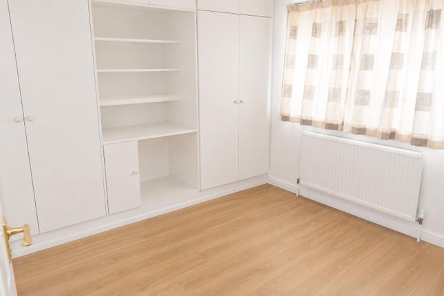133, Albany Park Avenue, London photo 3