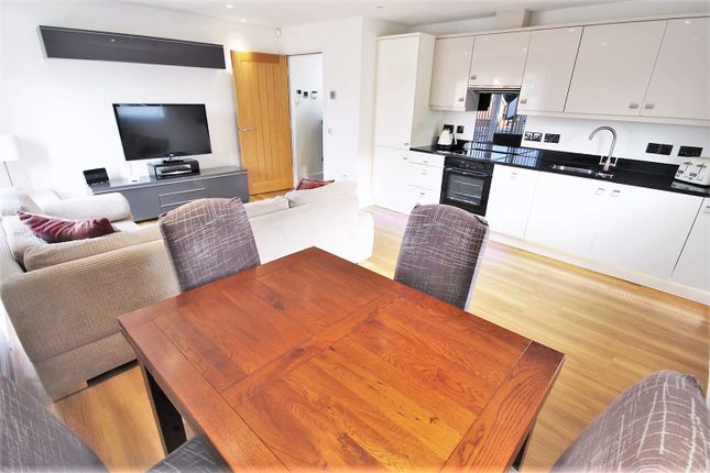 Flat 5, Ardleigh Lodge, Hutton Road, Brentwood photo 4
