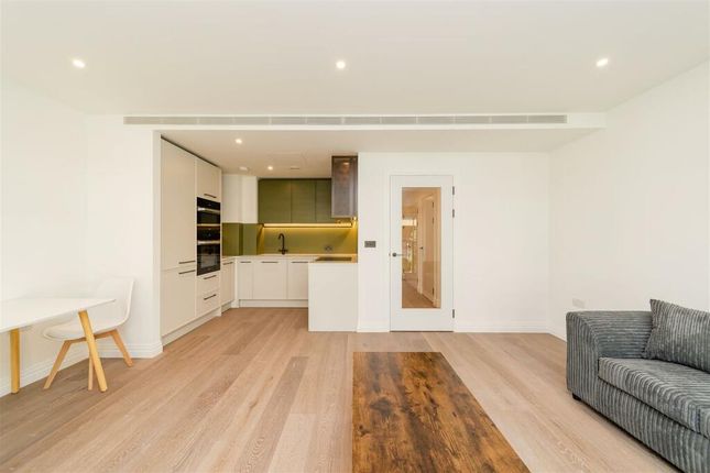 Flat 11, Savoy House, London photo 4