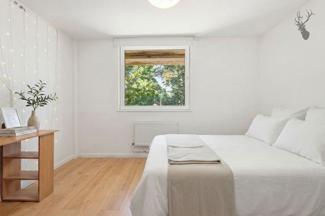 60 Rainhill Way, London photo 3