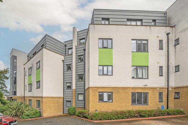 Thumbnail Flat for sale in Hythe Road, Surbiton