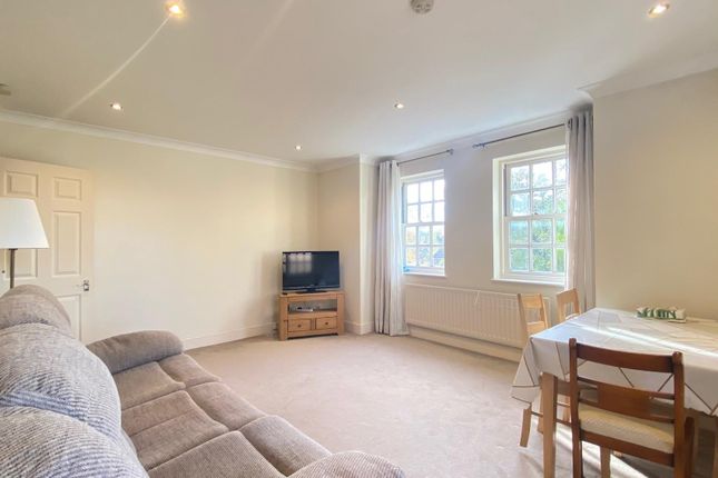 11 Somersham, 26, Ray Park Avenue, MAIDENHEAD photo 4