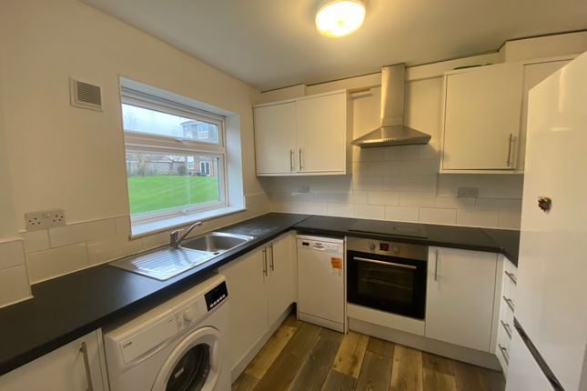 77, Cuffley Court, HEMEL HEMPSTEAD photo 2