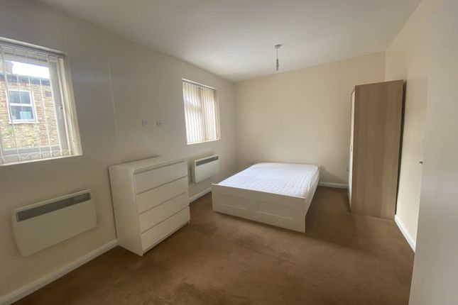 Thumbnail Flat to rent in Queens Parade, Green Lanes, London