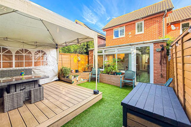 23, Leslie Park, Burnham-On-Crouch photo 2
