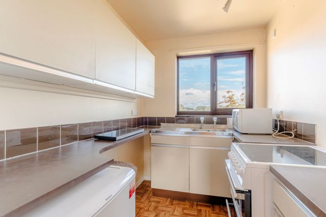 33 Henry Blogg Road, Cromer photo 4