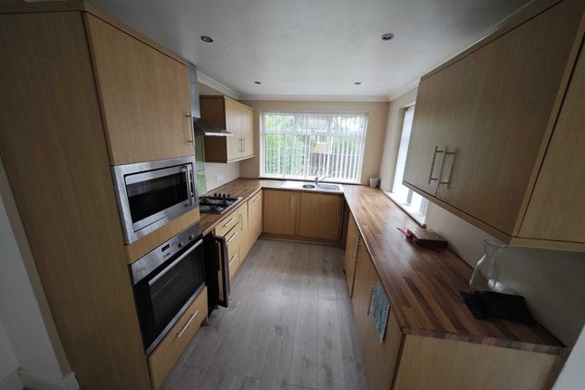 19 Allenby Drive, Leeds photo 3