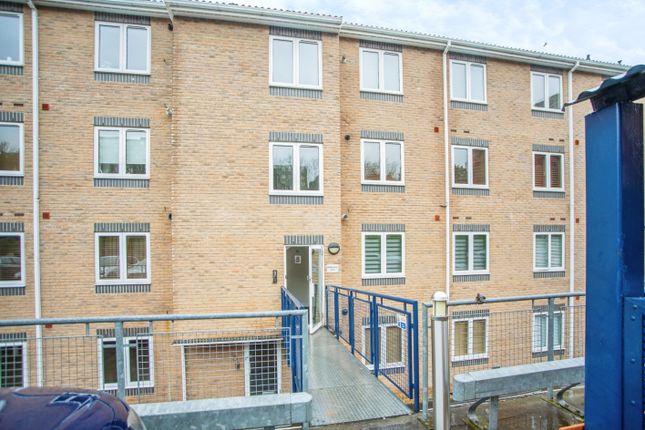 Thumbnail Flat for sale in Valetta Way, Rochester, Kent
