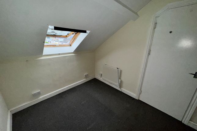 Flat 6, Washington Buildings, Station Street, Porth photo 3