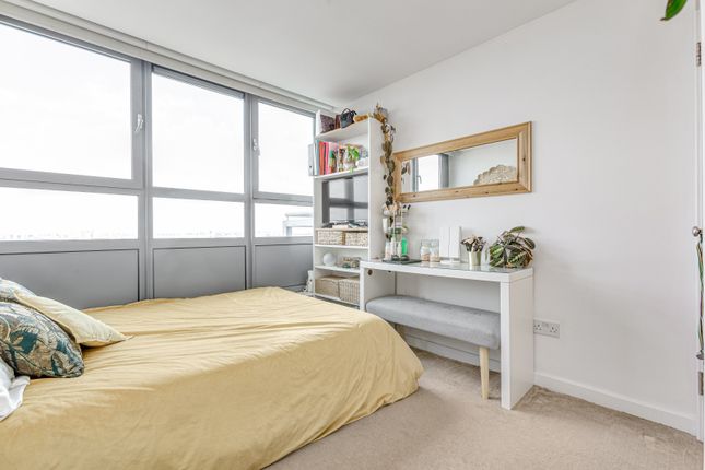 Flat to rent in Courtenay House, 9 New Park Road