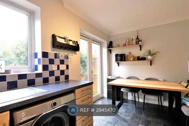 Henty Close, Eccles, Manchester photo 2