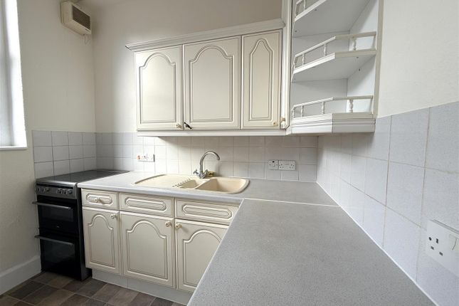 Flat C, 9, South Embankment, Dartmouth photo 5